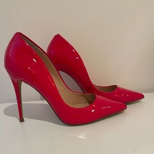Red pumps